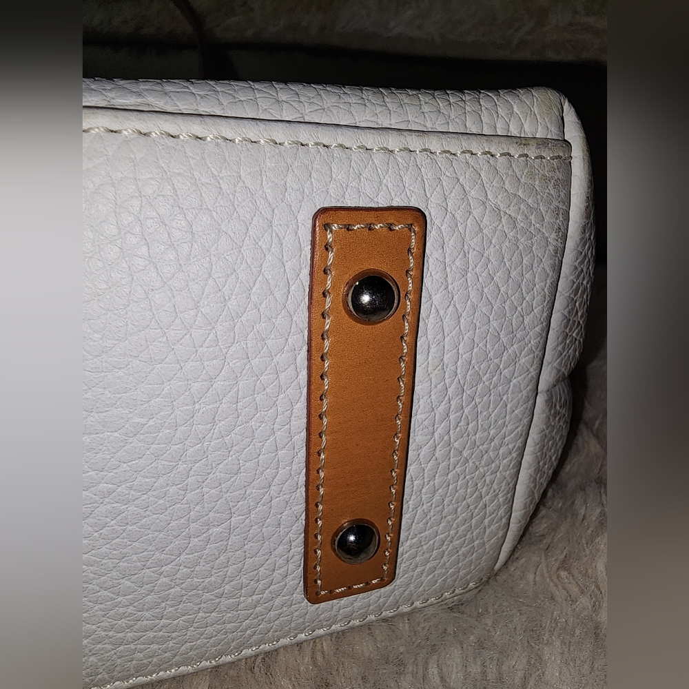 Elegant White and Tan Leather Dooney Bourke Gorgous Tote Bag - Picture 7 of 16